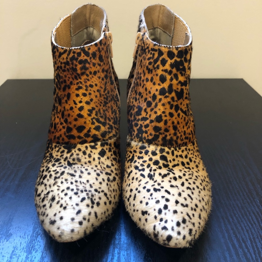Matisse Nugent Leopard Cheetah Calf Hair Leather Ankle Booties size 8.5